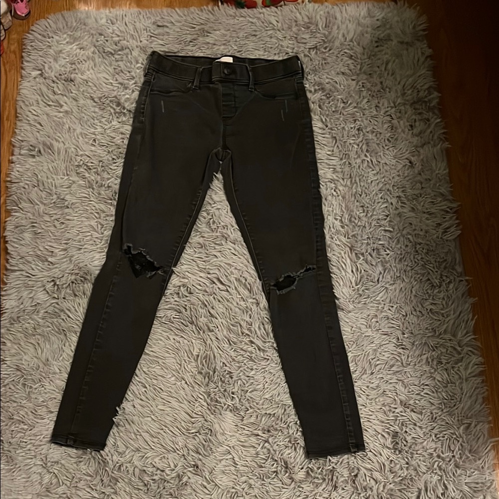 Black Distressed Women’s Skinny Jeans